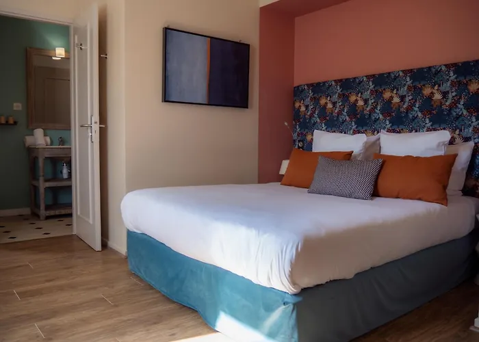 De La Bourse, Gare, Sure Collection By Western 3*