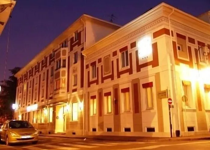 De La Bourse, Gare, Sure Collection By Western 3*